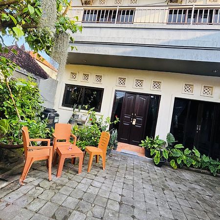 Mama Mega Homestay Pesanggaran Exterior foto