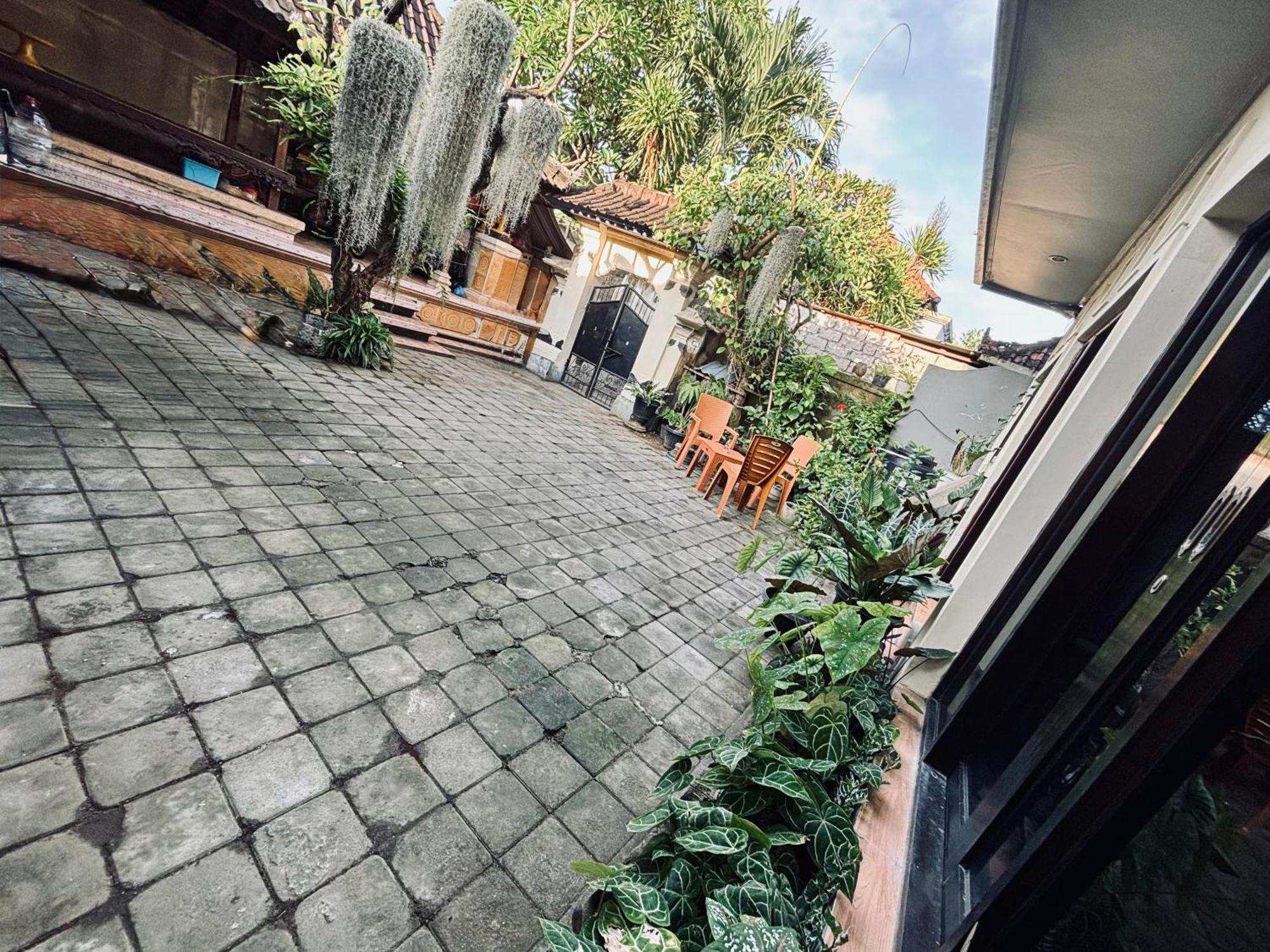 Mama Mega Homestay Pesanggaran Exterior foto